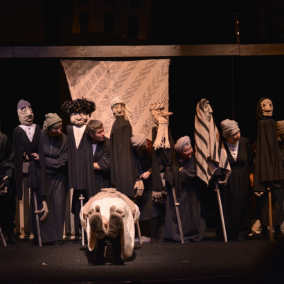 В театре кукол «Сказка» с успехом прошли премьерные показы спектакля «Кавказский меловой круг» по пьесе Б.Брехта